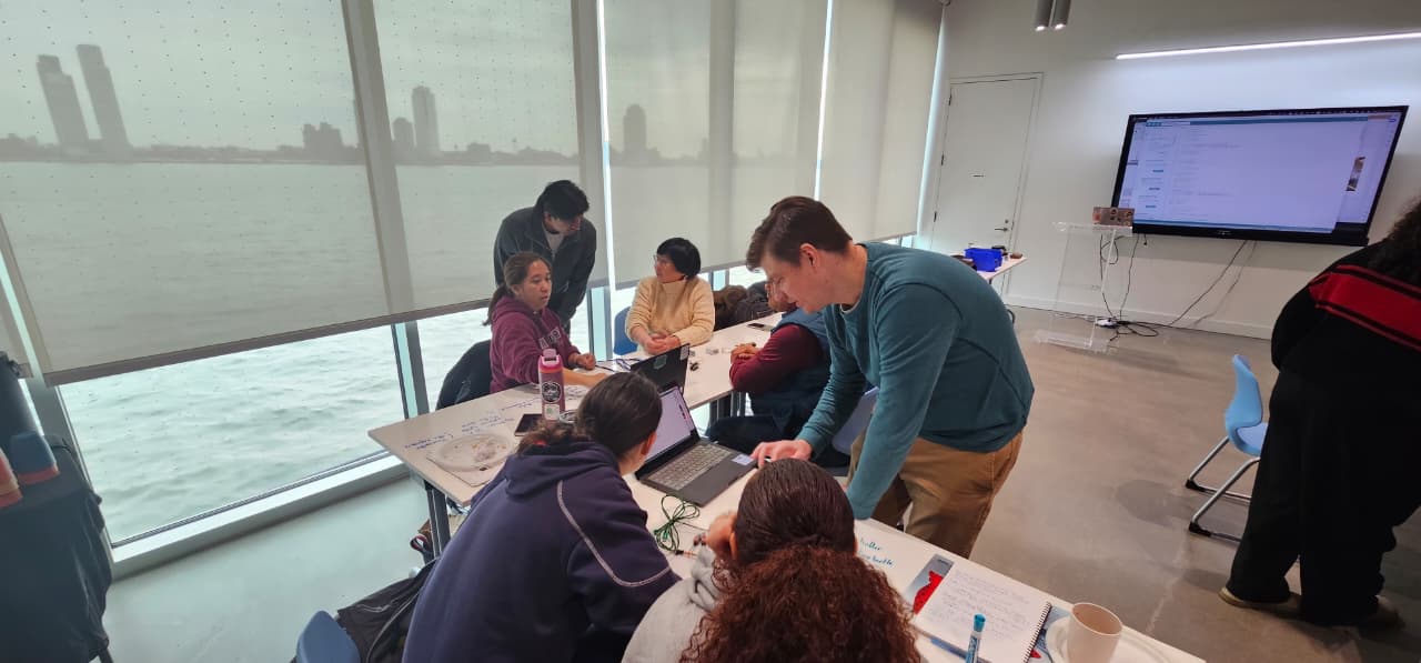 Dr. Westervelt and Dr. Swaminathan interacting with teachers during DIY activity